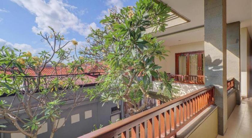 Oyo Life 92852 Singgah Hotel 2*